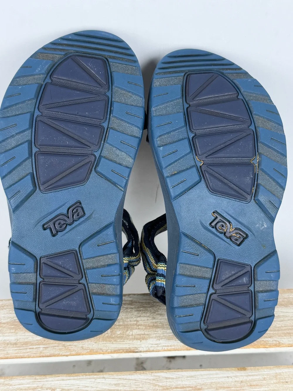 Teva Kid's Hurricane XLT 2 sandals blue yellow & black patterned straps size 12